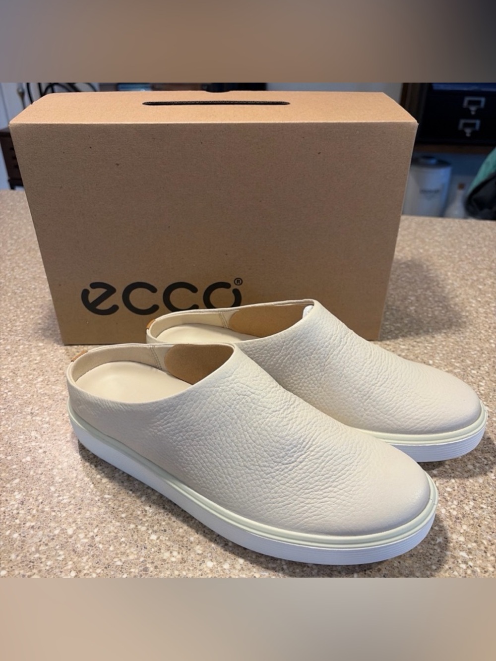 NIB Ecco Soft 60 Low-Cut Slip-On Shoes Women’s US 8 - 8.5 / EU 39 — Limestone
